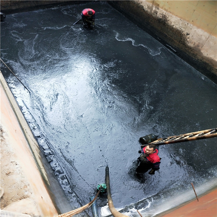 柳河废水池清理