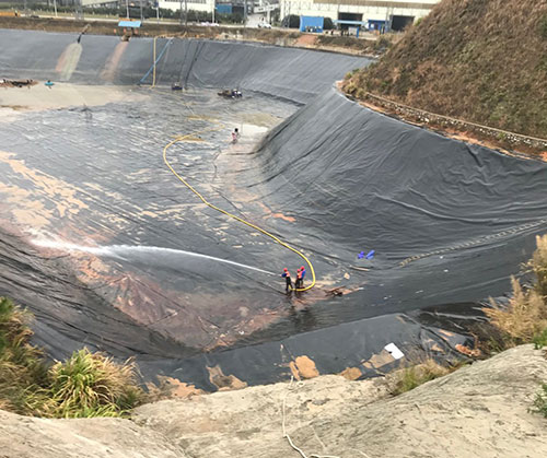 柳河废水池清理