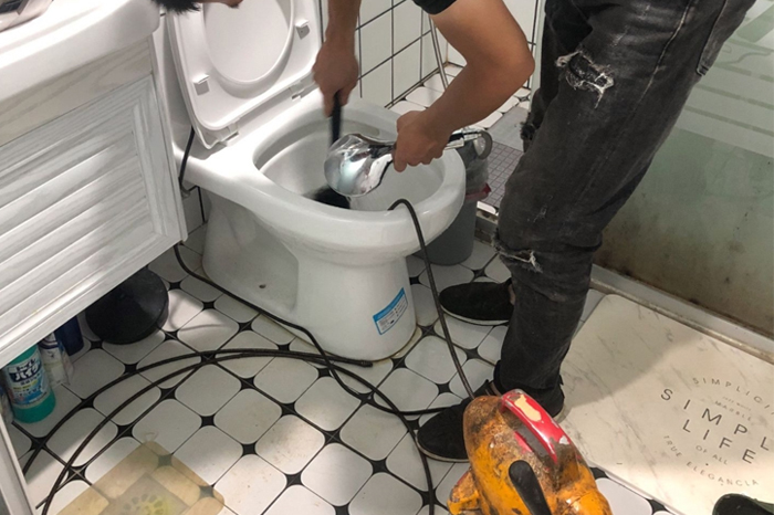 柳河马桶堵塞自己疏通还是找师傅?专业上门服务让你省时更省心