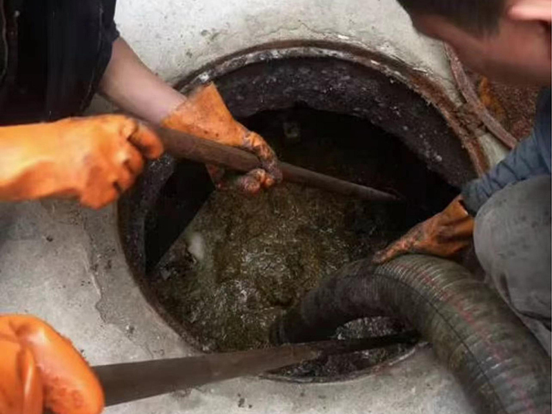 柳河清理化粪池时如何避免沼气的危害?